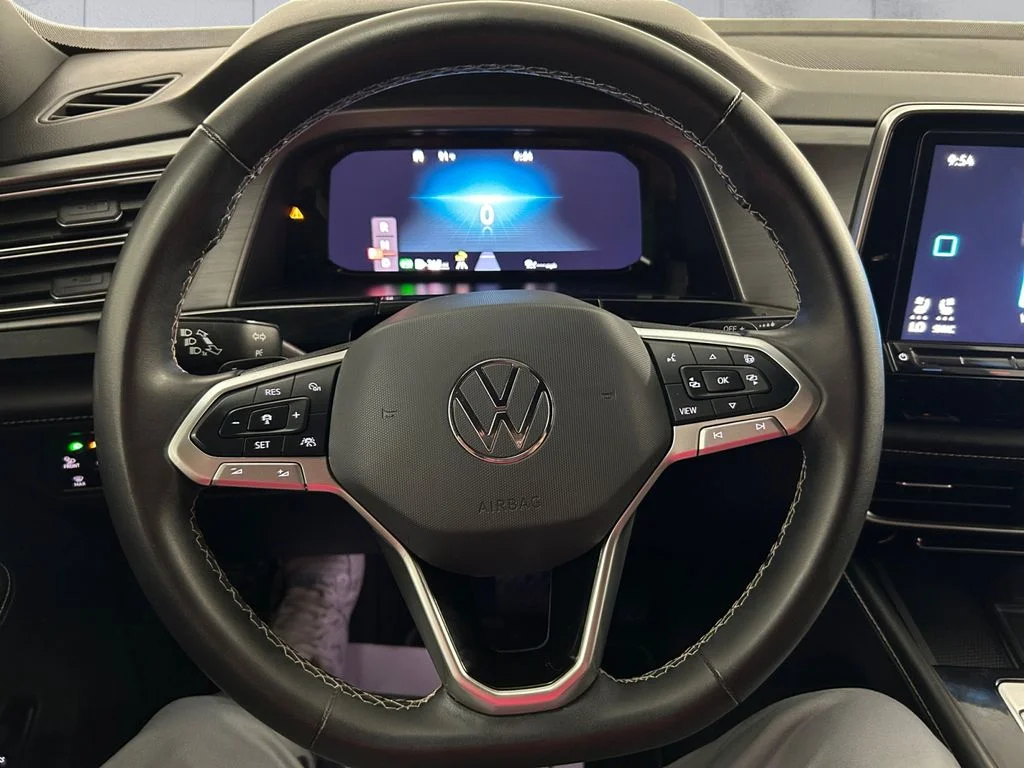 Used 2024  Volkswagen 2.0T SE w/Technology image 9