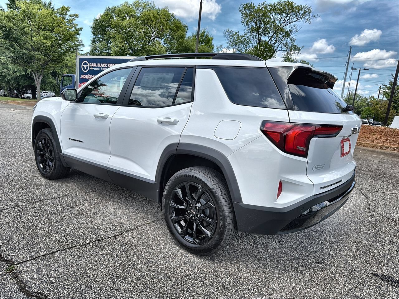 New 2026 Summit White GMC Elevation image 6