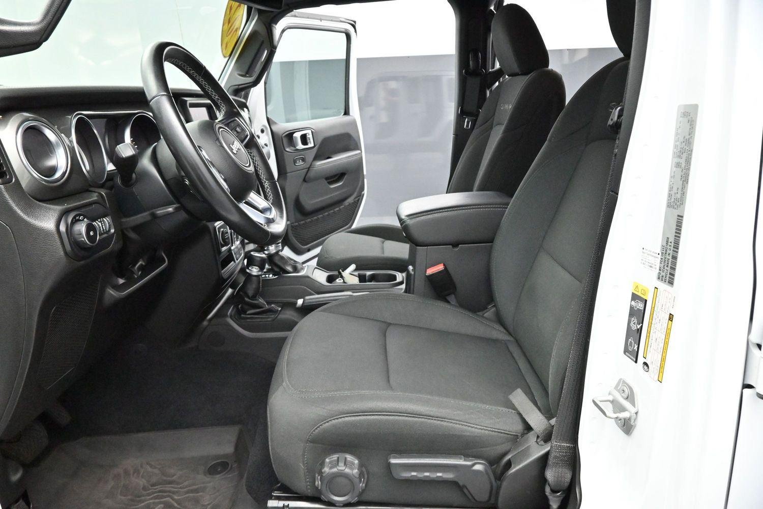 Used 2022 Bright White Clearcoat Jeep Unlimited Sahara image 13