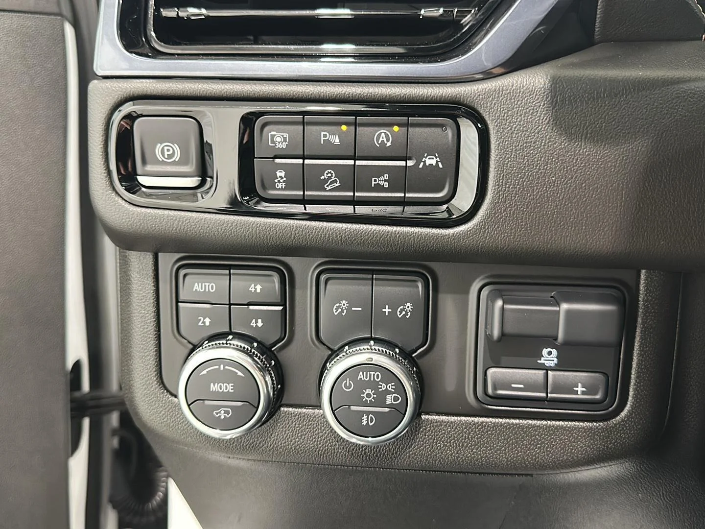 Used 2025 Summit White GMC AT4 image 16