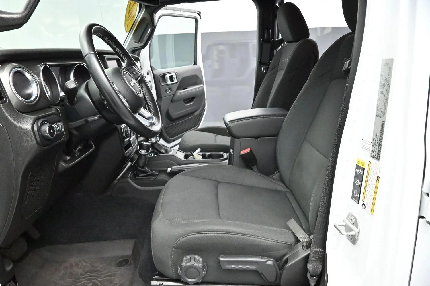 Used 2022 Bright White Clearcoat Jeep Unlimited Sahara image 13