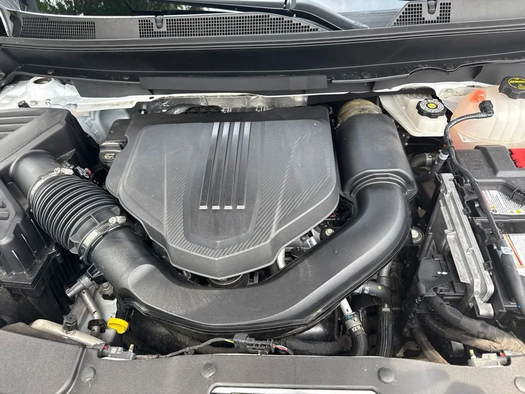 Used 2024 Summit White GMC Elevation image 33