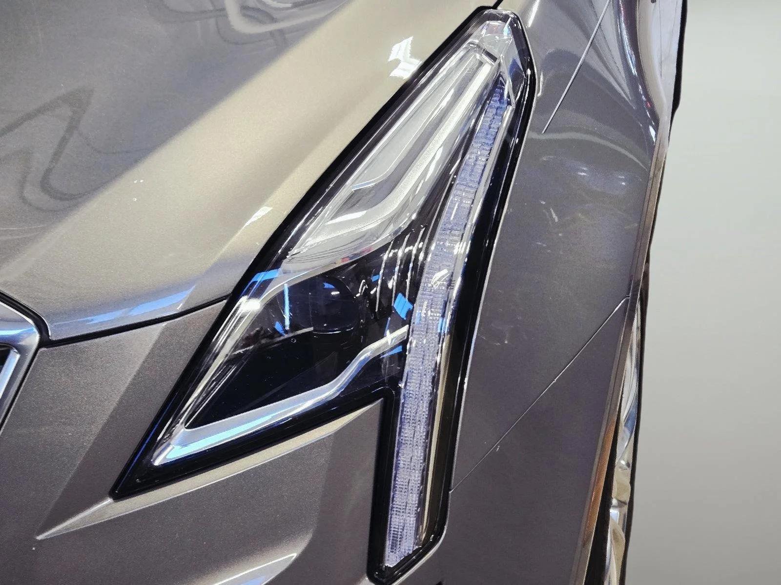 Used 2019 Bronze Dune Metallic Cadillac Platinum AWD image 14