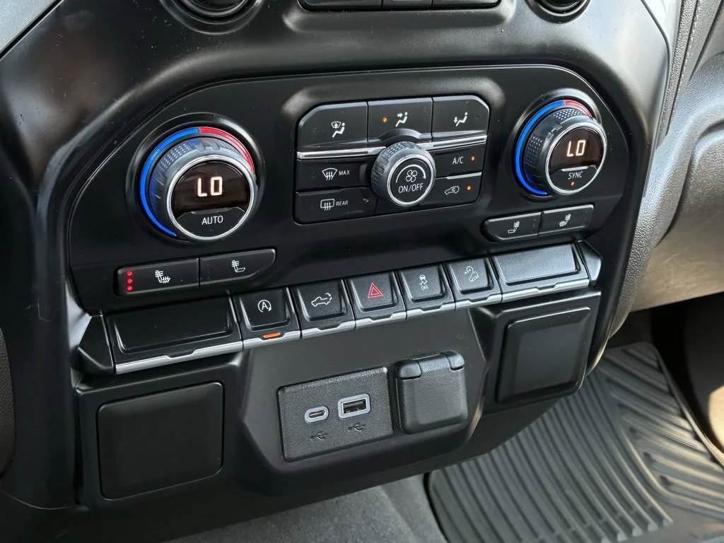 Used 2019 BLACK Chevrolet LT image 28