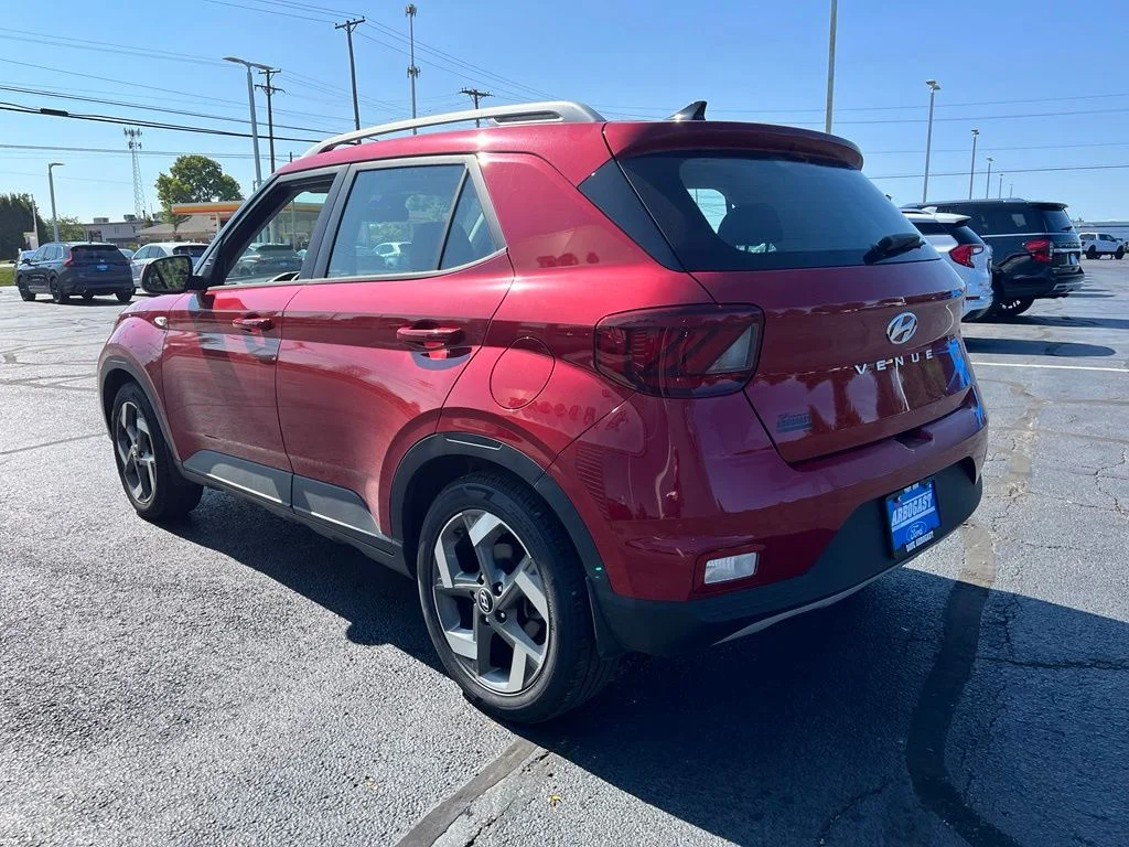 Used 2022 Red Hyundai Limited image 5