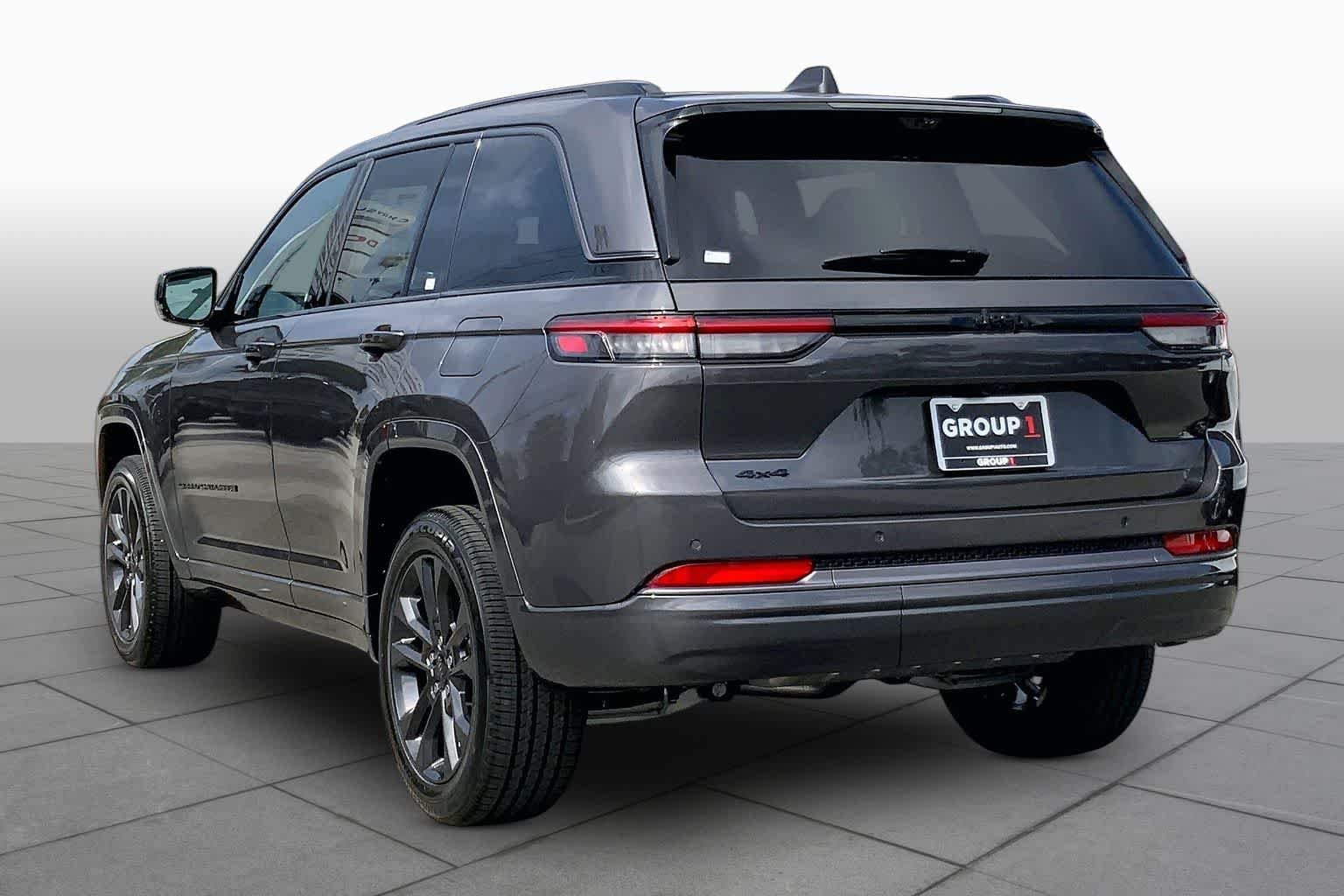 New 2026 Baltic Gray Metallic Clear-Coat Exterior Paint Jeep Limited Reserve image 9