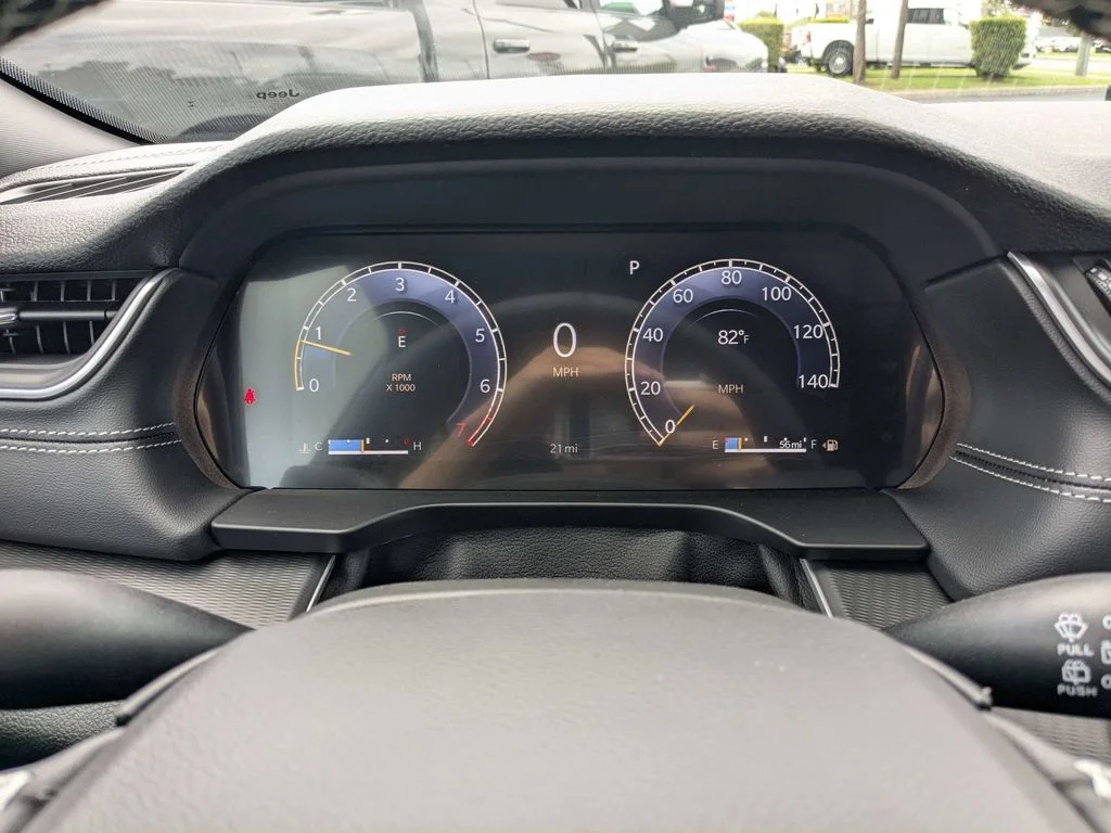 New 2026 Diamond Black Crystal Pearlcoat Jeep Laredo image 28