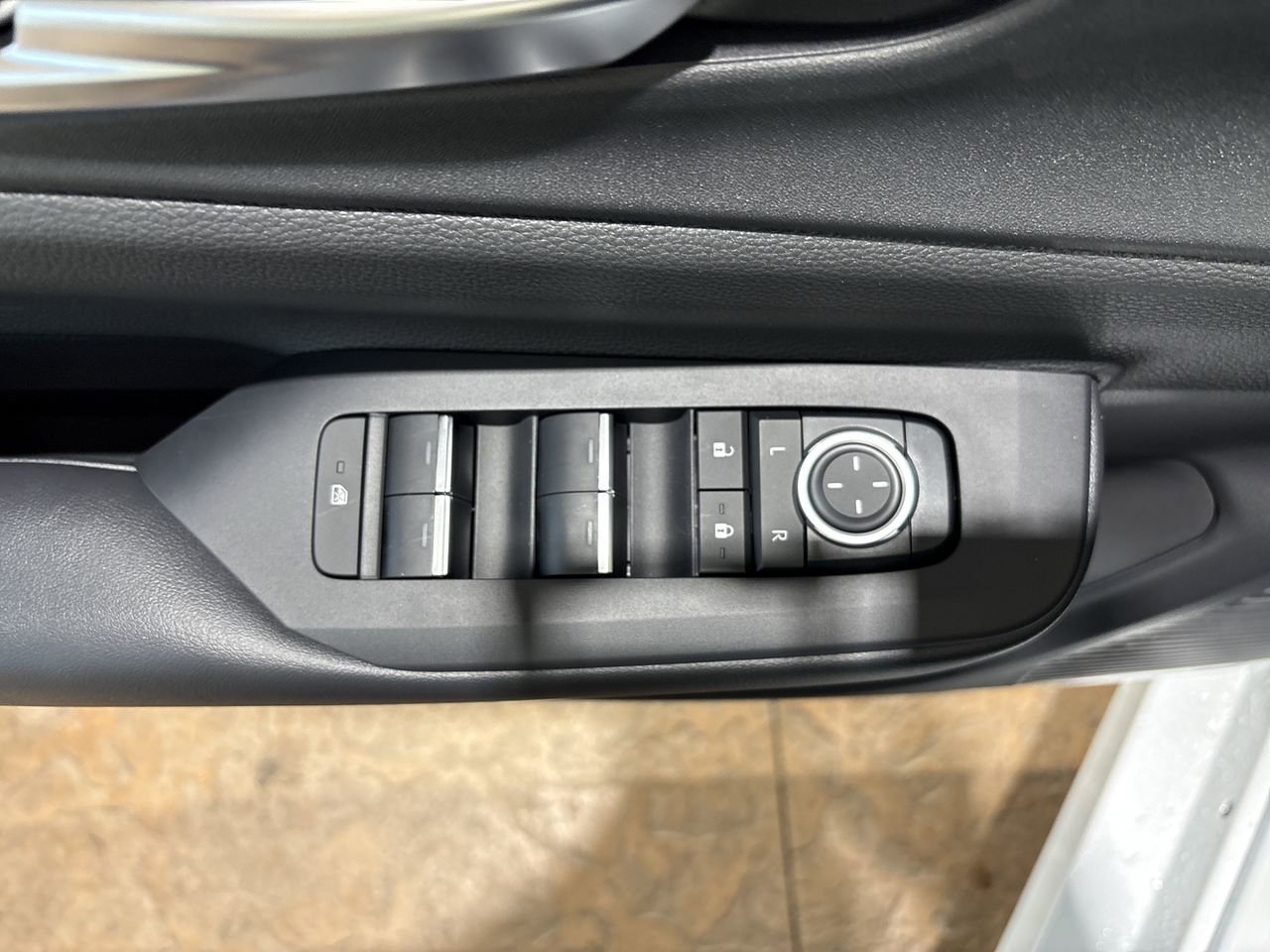 2026 Toyota Prius Plug-in Hybrid XSE - Photo 13