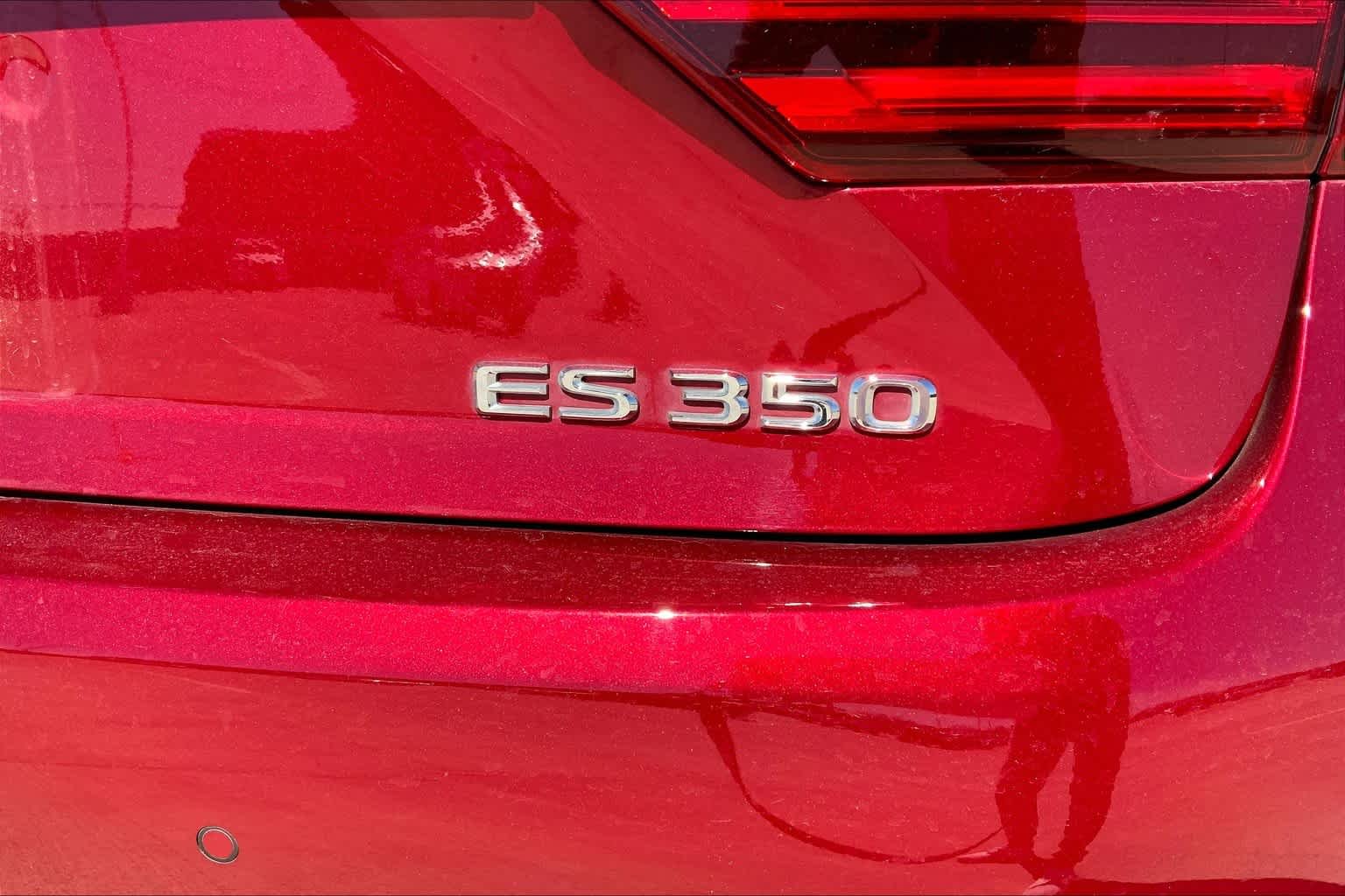 Used 2018 Matador Red Mica Lexus  image 10