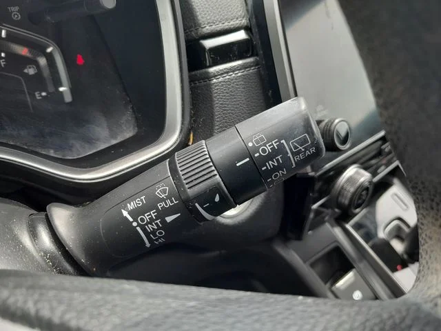 Used 2022 White Honda EX image 17