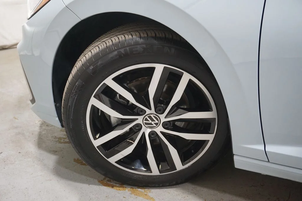 Certified Used 2025 Gray Volkswagen 1.5T SE image 26