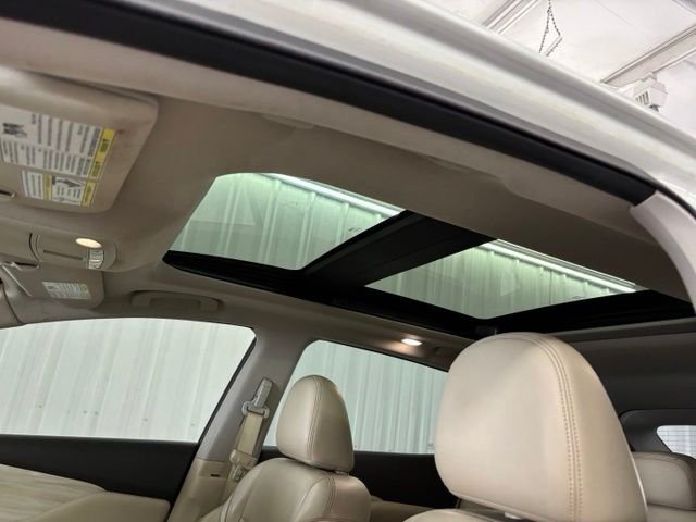Used 2015 White Nissan Platinum image 9