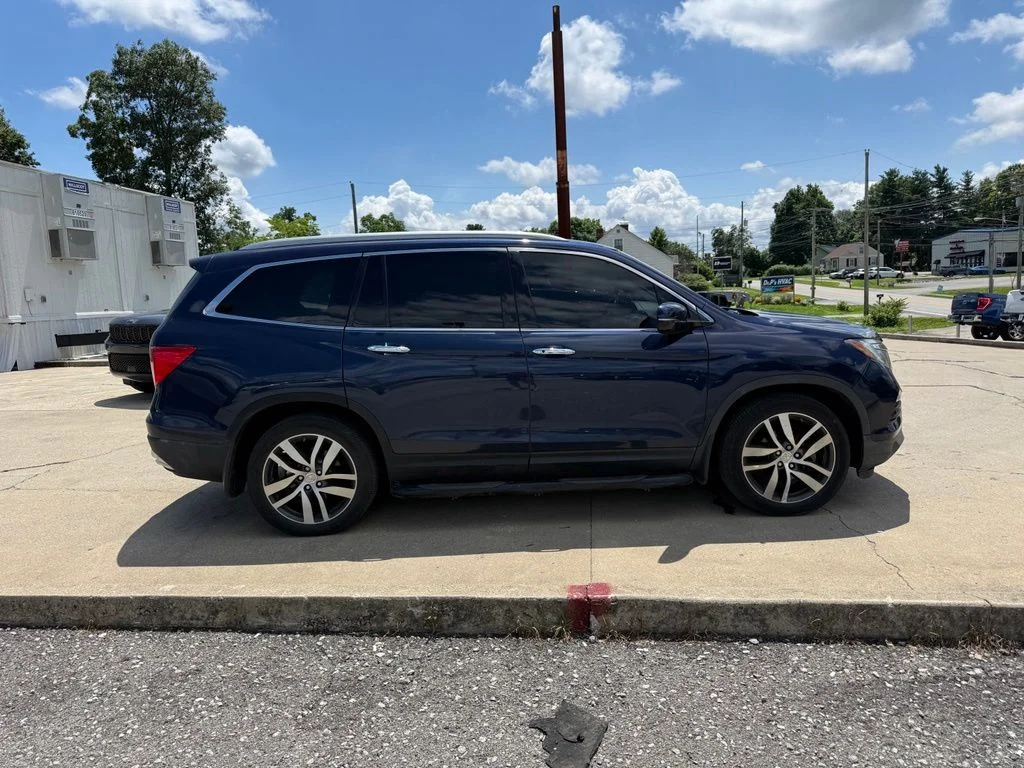 Used 2018 Blue Honda Elite image 5