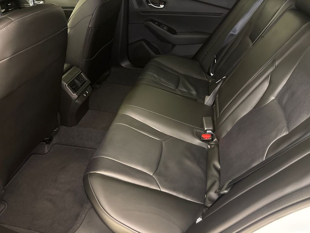 New 2026 Platinum White Pearl Honda Touring image 16