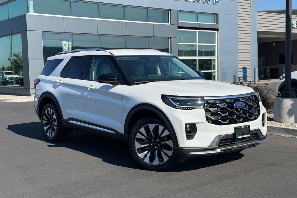 New 2026 Star White Metallic Tri-Coat Ford Platinum™ image 2