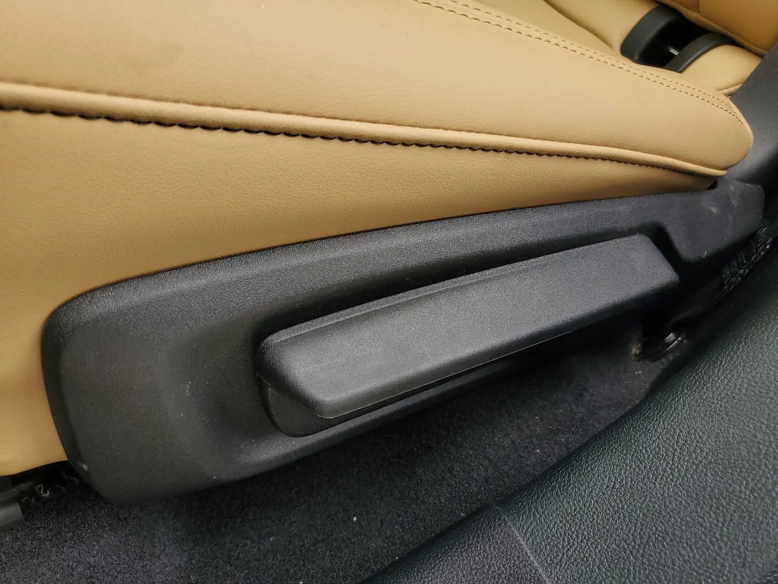 Used 2023  Lincoln Grand Touring image 12