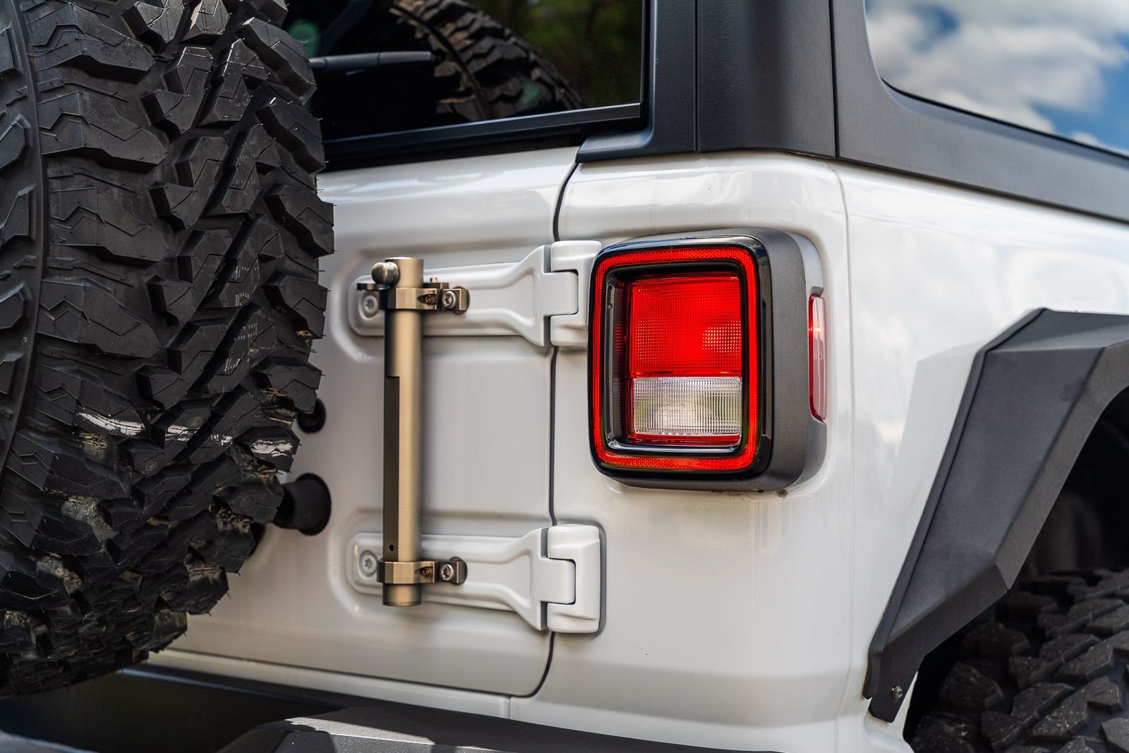 Used 2022 White Jeep Unlimited Sport Altitude image 22