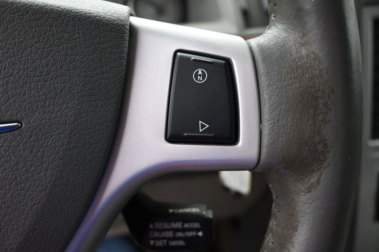 Used 2009 Bright Silver Metallic Chrysler Touring image 22