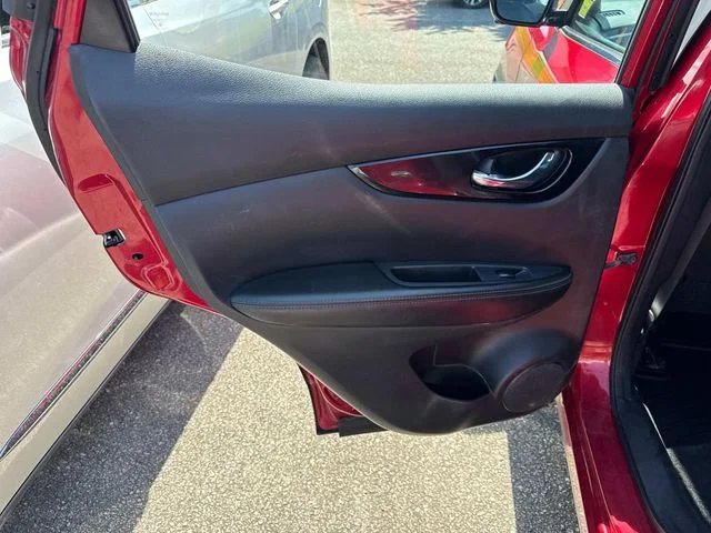 Used 2017 Red Nissan SL image 15