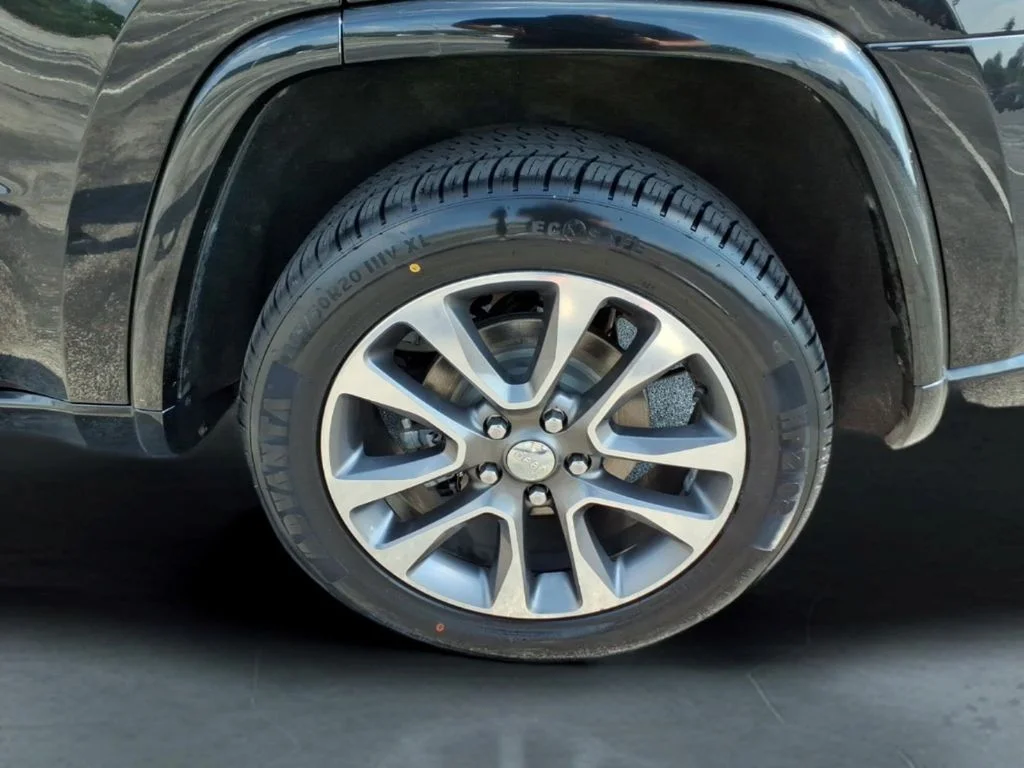 Used 2018 Black Jeep Overland image 9