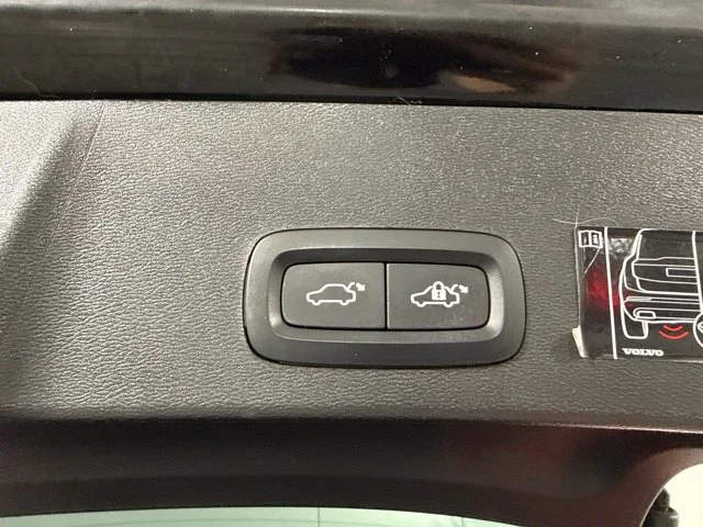 Used 2022  Volvo Momentum image 13