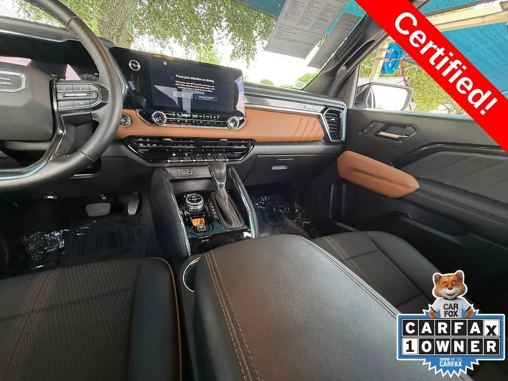 Used 2025 White GMC AT4 image 15