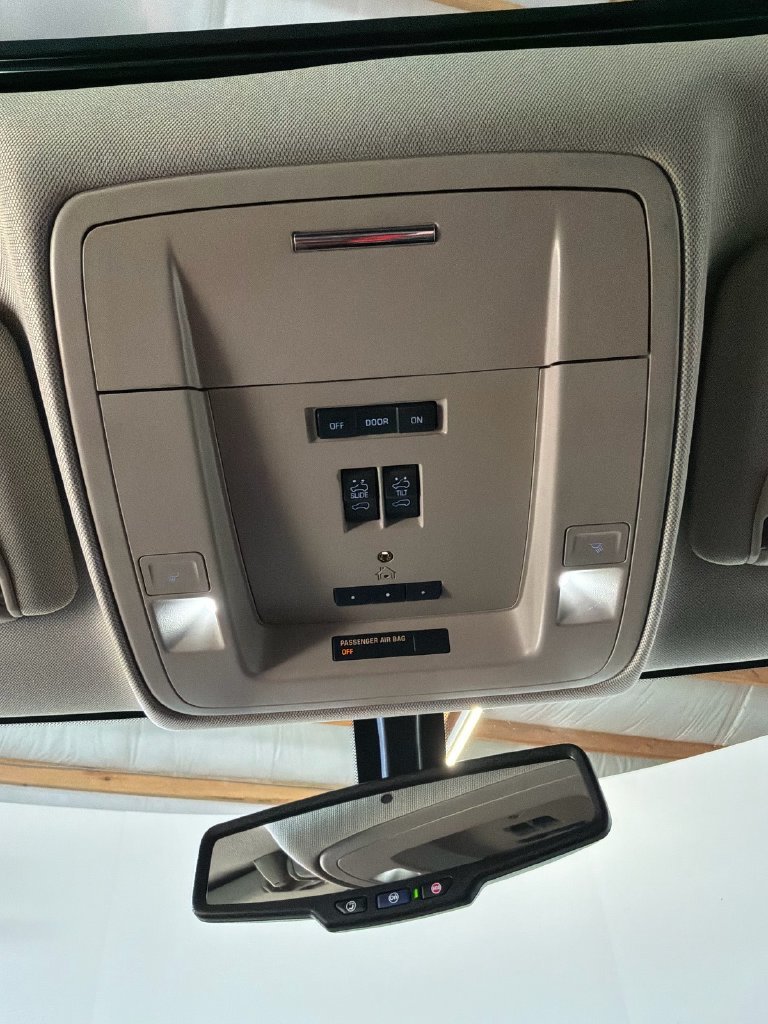 Used 2017 White GMC SLT image 24