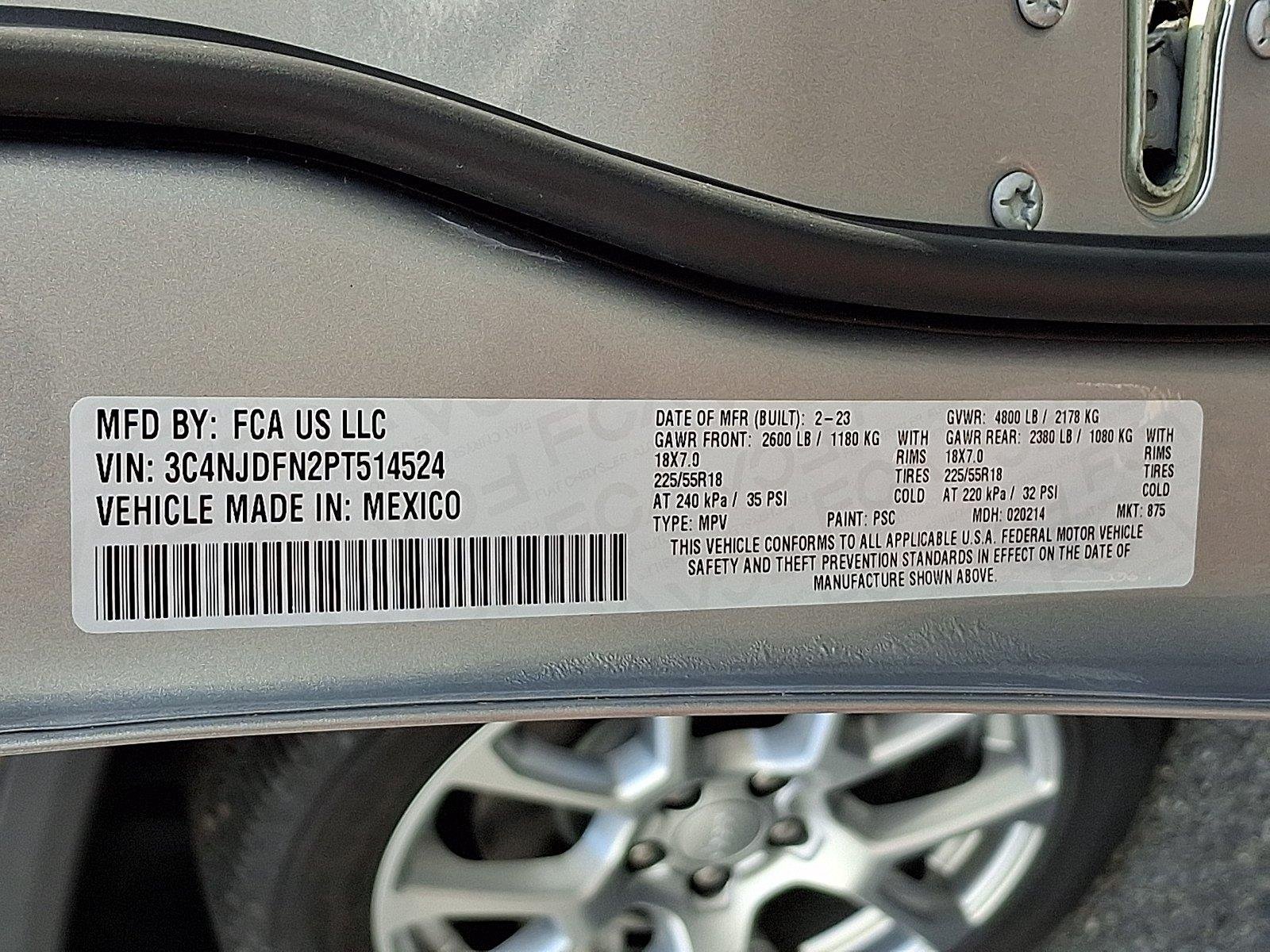 Used 2023 Billet Silver Metallic Clearcoat Jeep Latitude Lux image 27