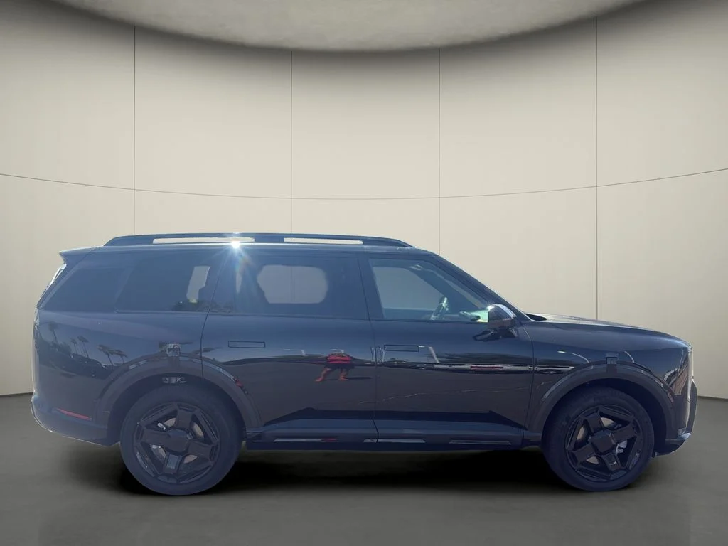 Used 2027 Ebony Black Kia X-Line SX image 8
