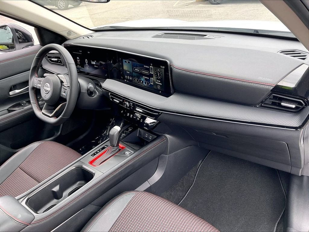 Used 2025 Aspen White Tricoat Nissan SR image 13