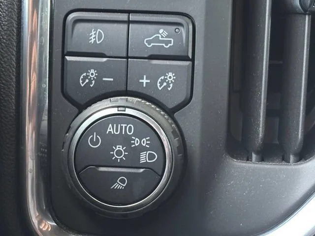 Used 2020 Black Chevrolet High Country image 29