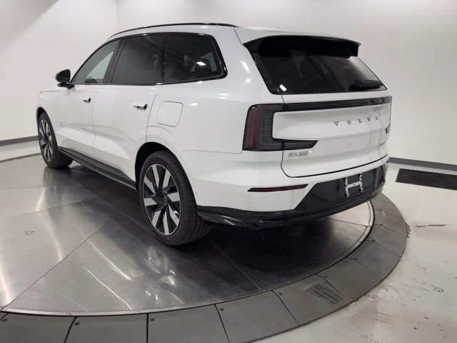 New 2026 Crystal White Volvo Ultra image 3
