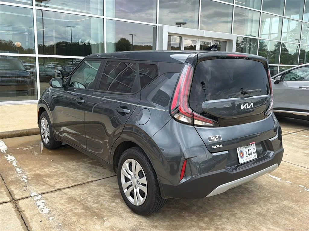 Used 2025 Gravity Gray Kia LX image 3