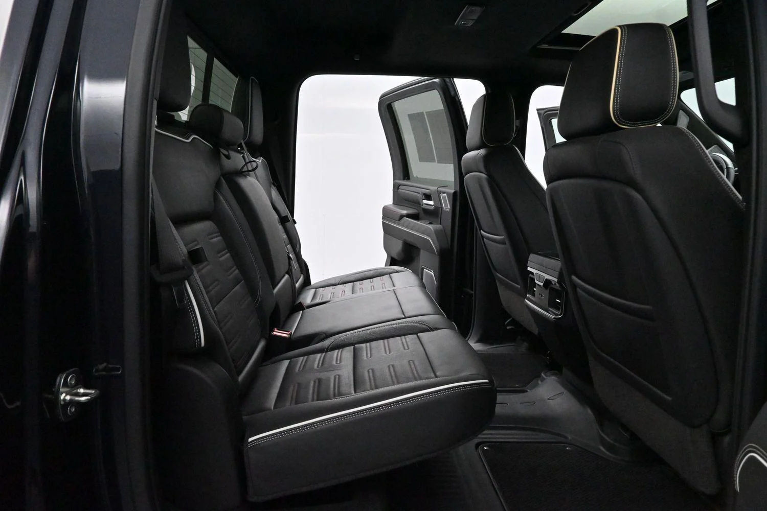 Used 2024 Titanium Rush Metallic GMC AT4X image 35