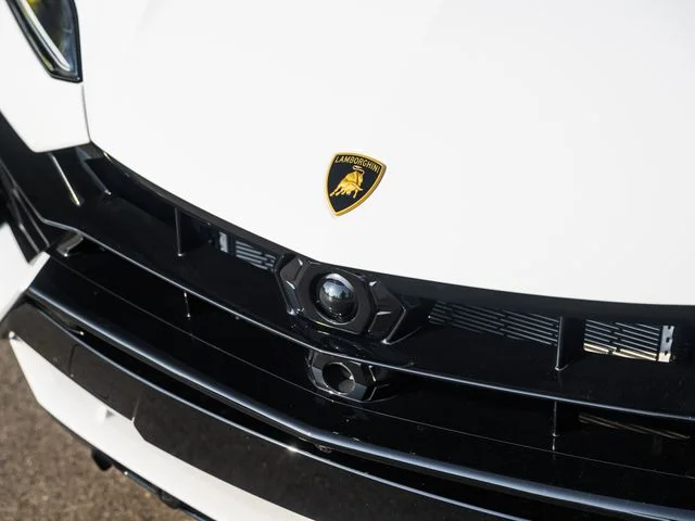 Used 2025  Lamborghini SE image 71