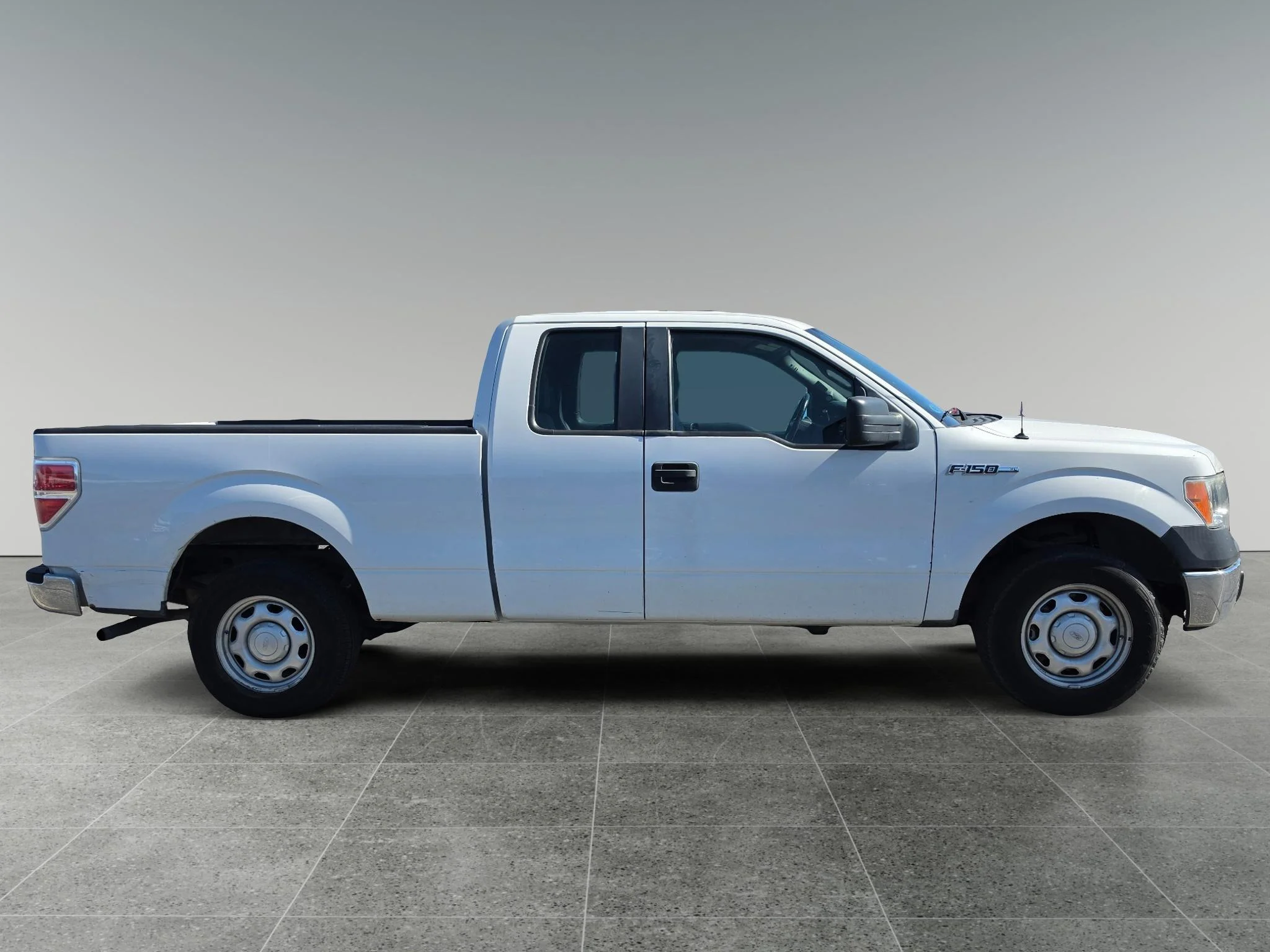 Used 2014 Oxford White Ford XL image 7