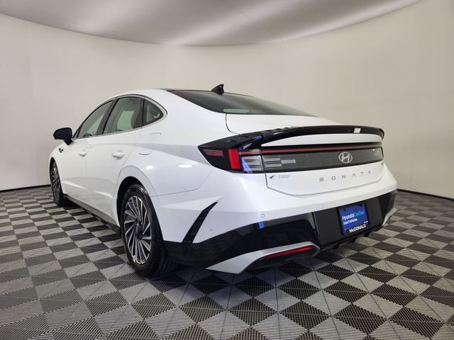 Used 2025 White Hyundai Limited image 3