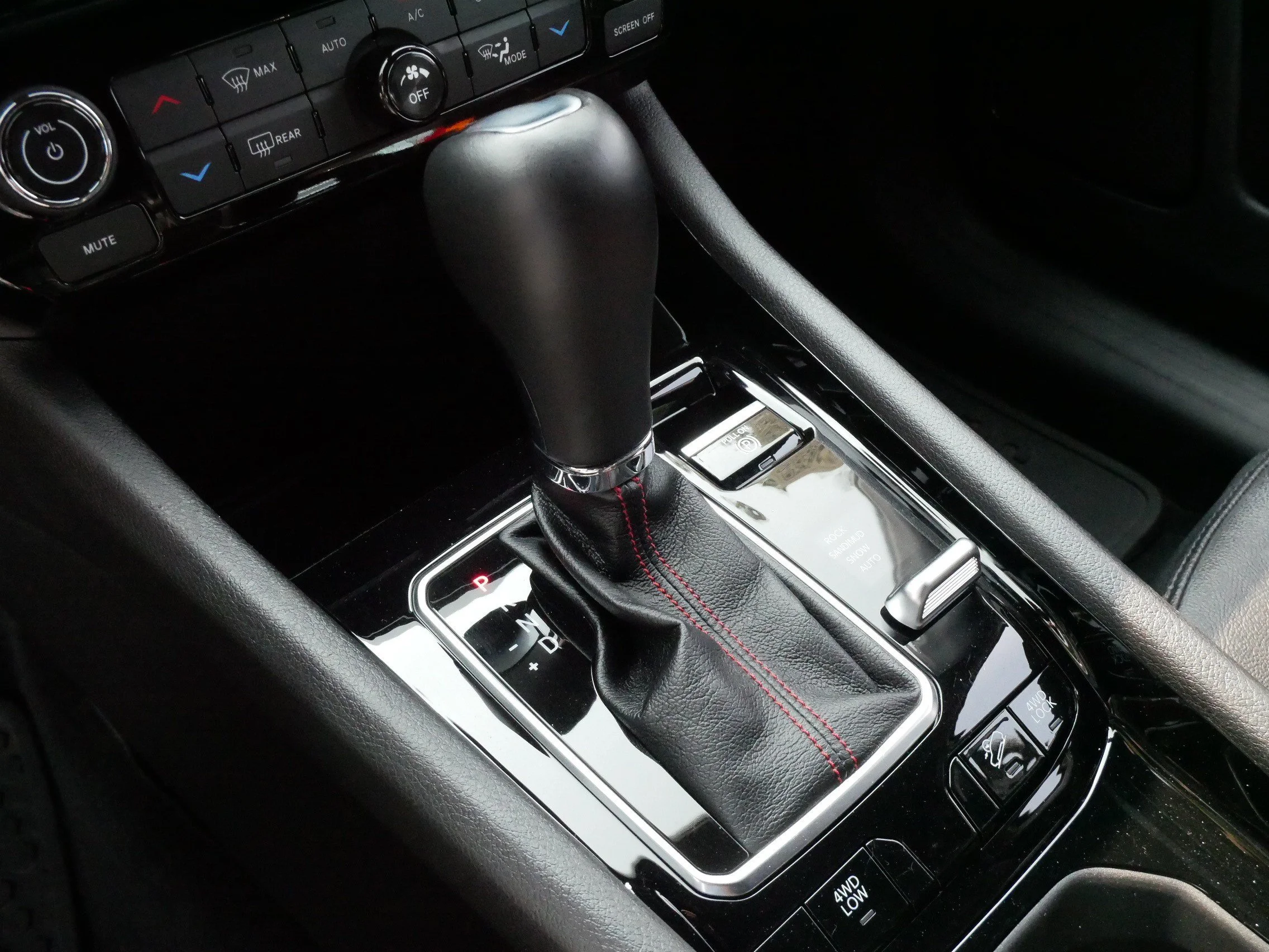 Used 2025 Bright White Clearcoat Jeep Trailhawk image 24