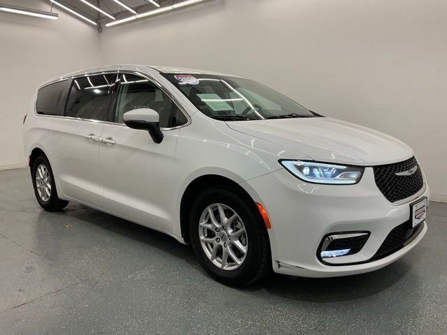 Used 2023 White Chrysler Touring L image 8