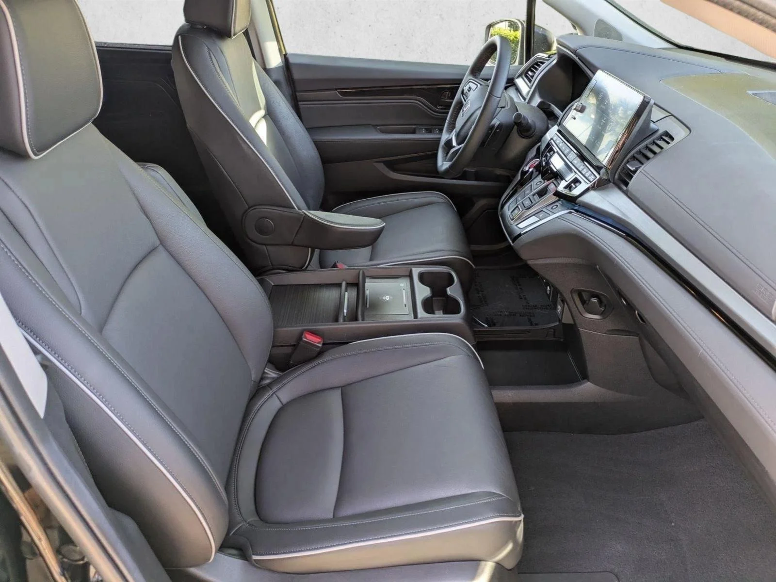 Used 2025 Crystal Black Pear Honda Touring image 23