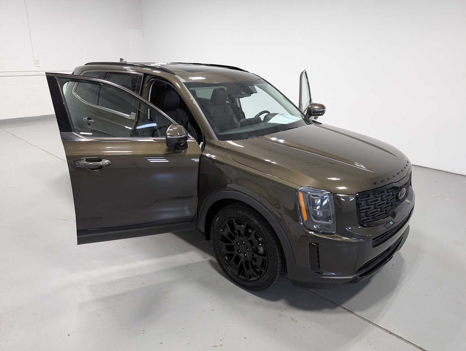 Used 2021 Dark Moss Kia EX image 16
