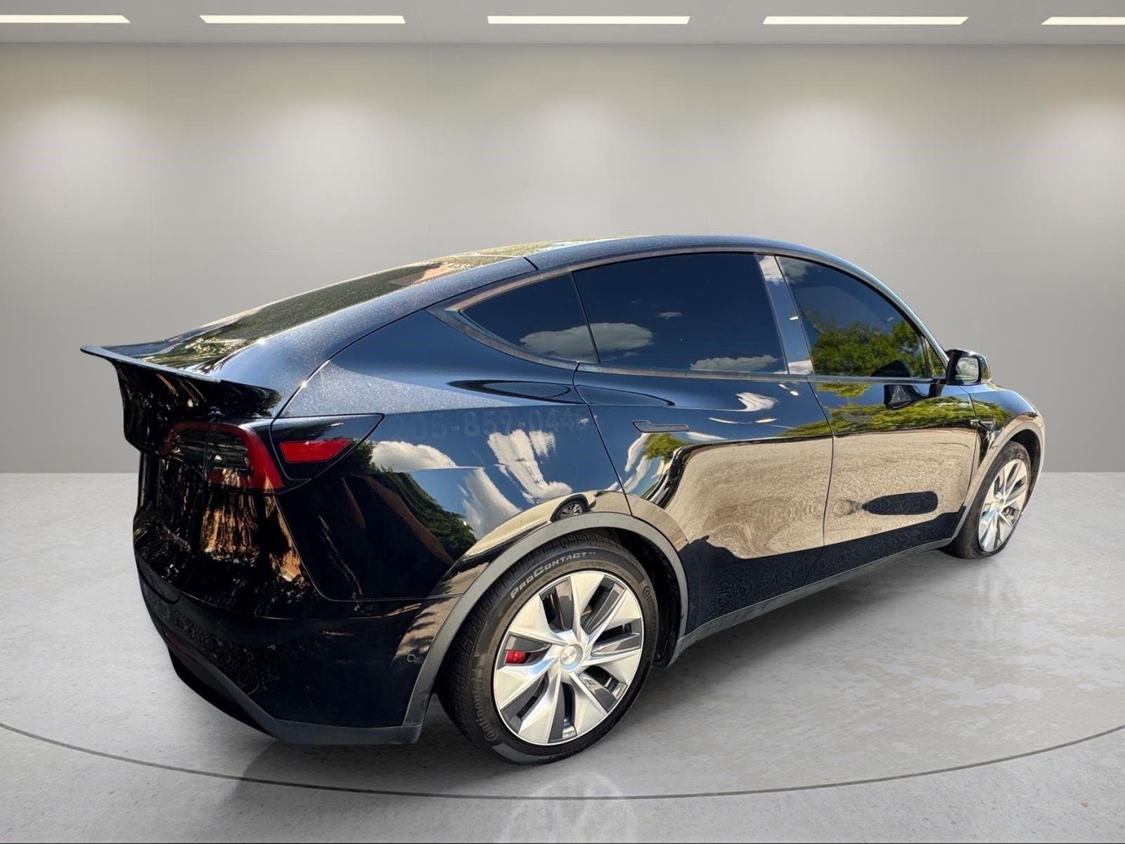 Used 2022  Tesla Performance image 8