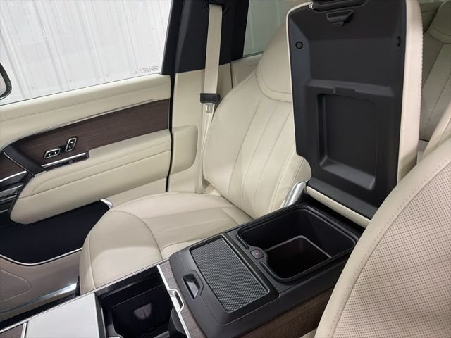 New 2026 Eiger Grey Land Rover SE image 37