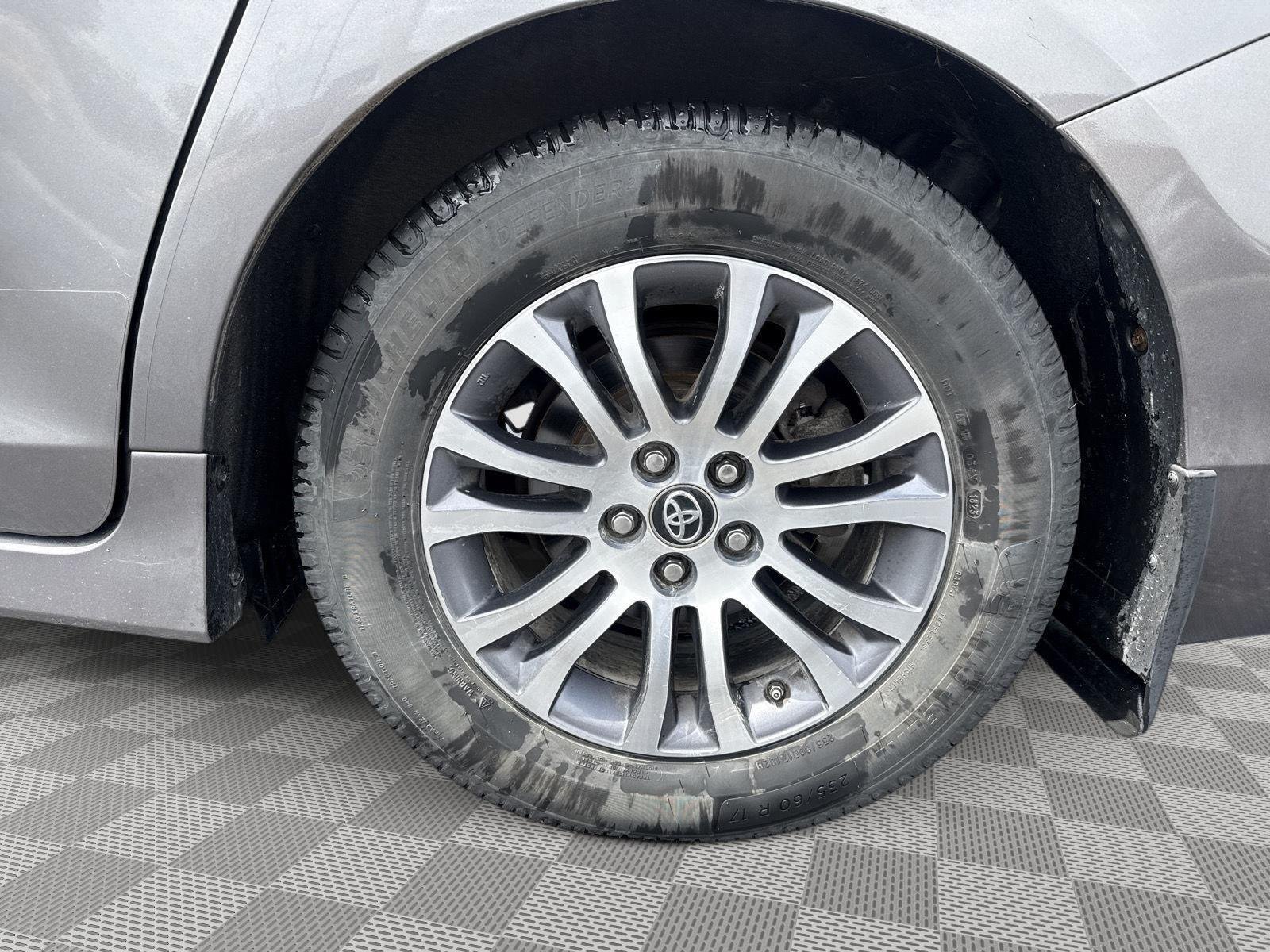Used 2018 Predawn Gray Mica Toyota XLE image 8