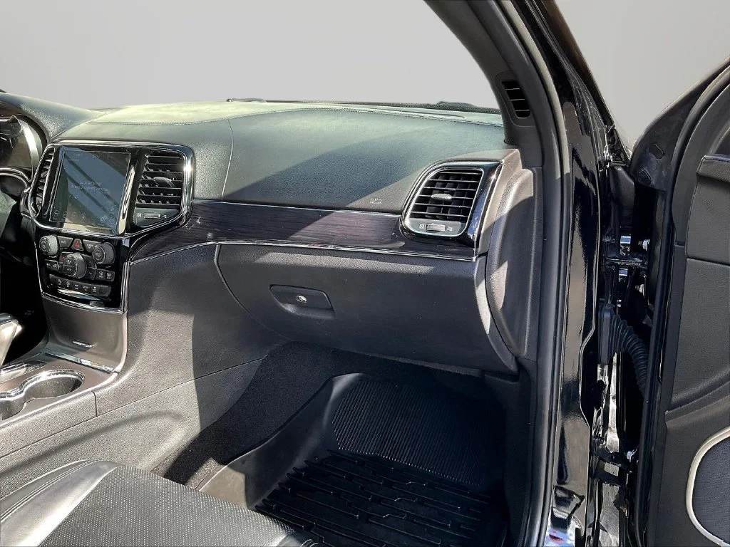 Used 2020 Black Jeep Overland image 28