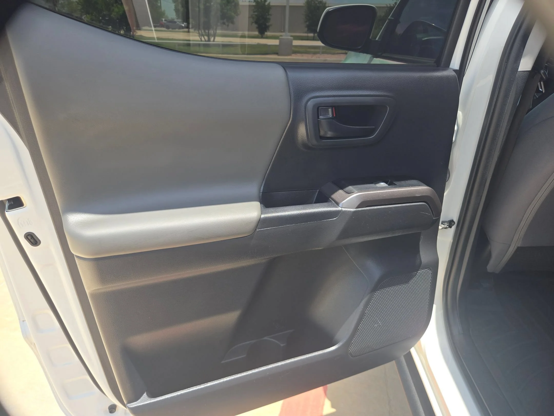 Used 2023 White Toyota SR5 image 14