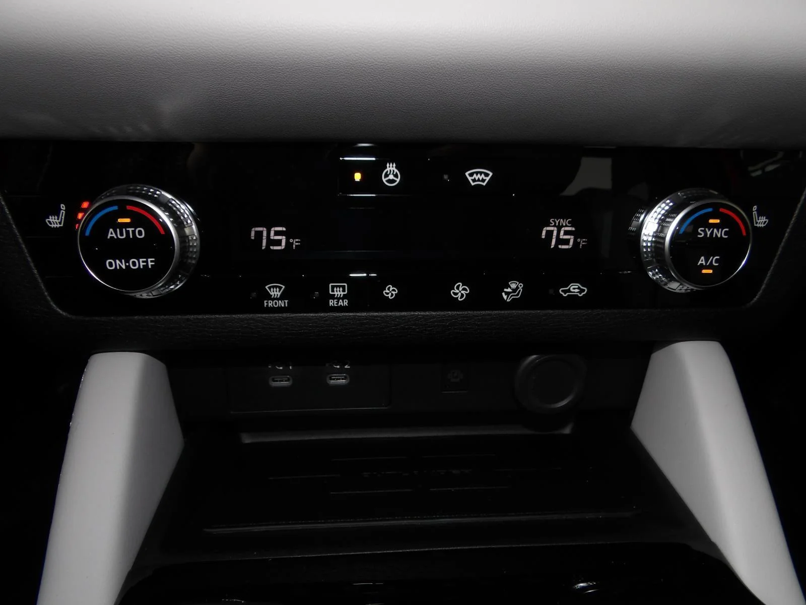 2026 Mitsubishi Outlander SE - Photo 22