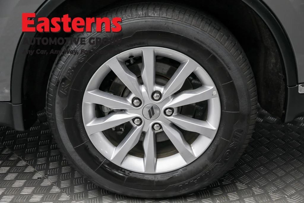 Used 2023 Gray Dodge SXT image 8