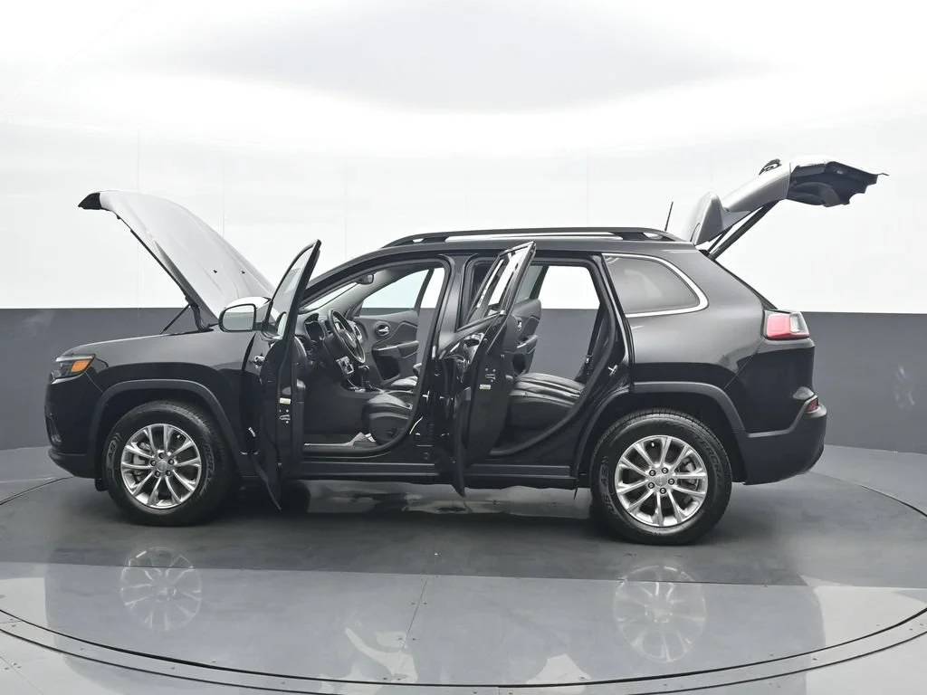 Used 2022 Black Jeep Latitude Lux image 37