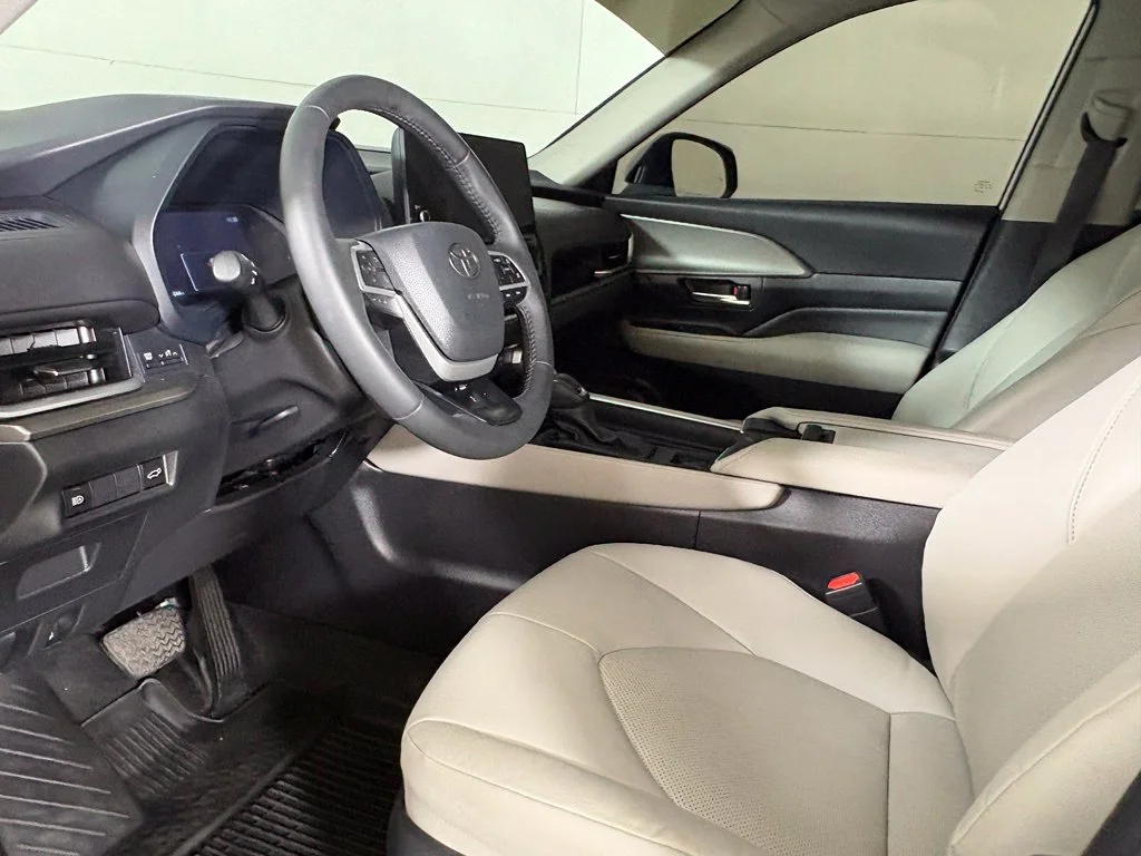 Used 2025 Beige Toyota XLE image 24
